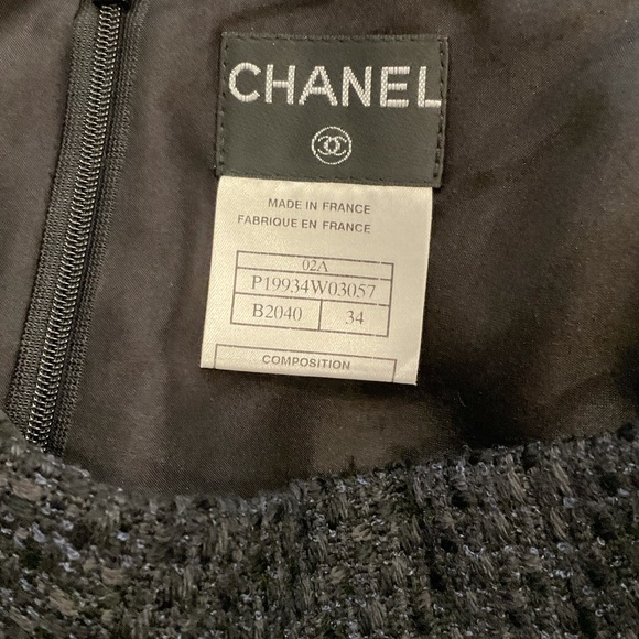 Chanel 2002 Autumn collection full suit with crystal details. Stunning! - Picture 11 of 16